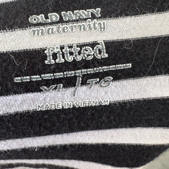 **3 for $15**Maternity Old Navy Black and White Fitted Short Sleeve T-Shirt - Picture 4 of 4